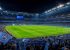 Stadion Liga Inggris di malam hari dengan lampu sorot menyala